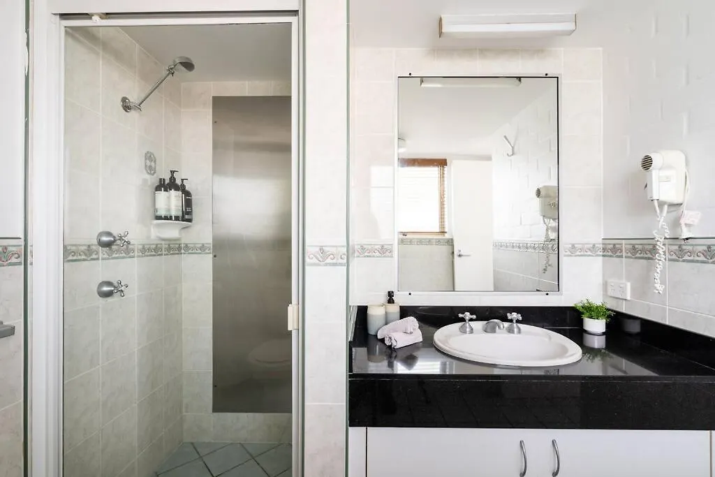 Апартаменты Haven On Noosa Hill - Sunset Views, Pools, Spa