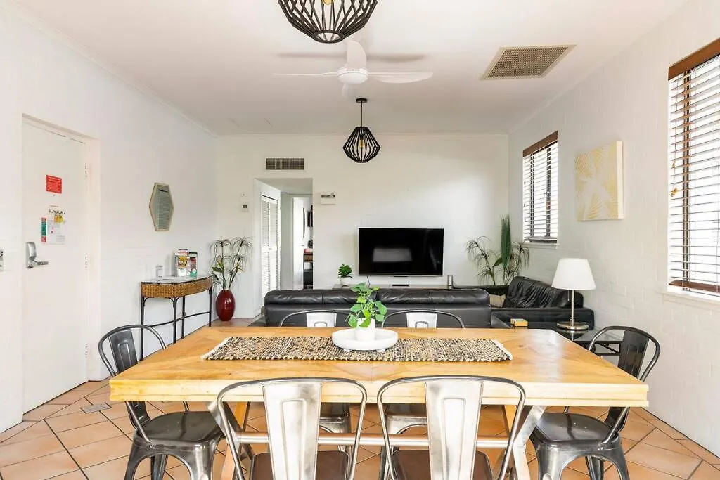 Апартаменты Haven On Noosa Hill - Sunset Views, Pools, Spa Австралия